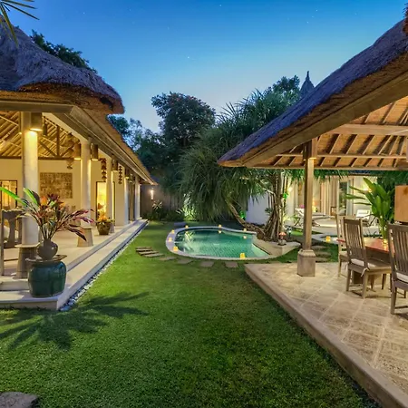 Villa Tirta Naga Bali Seminyak  Exterior photo
